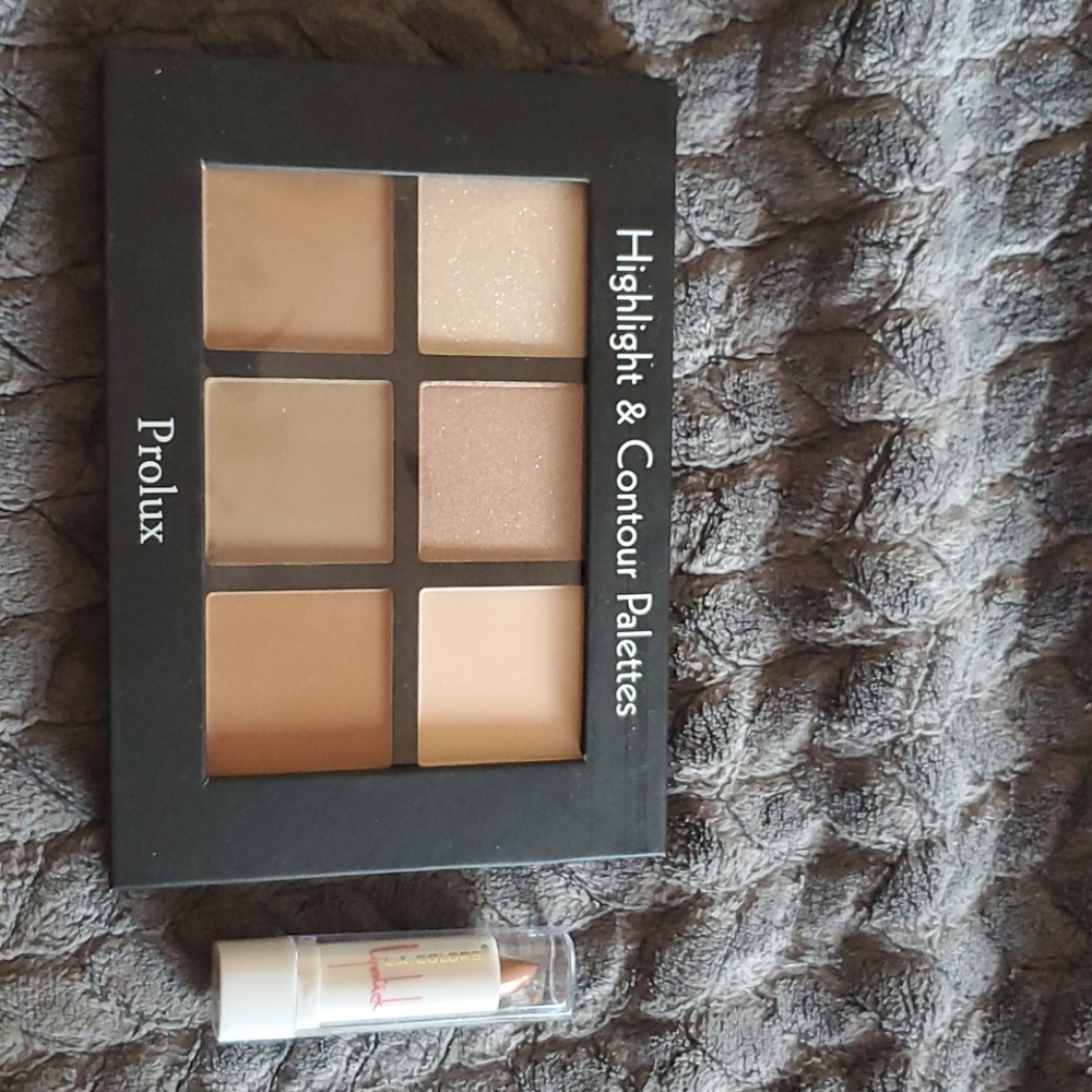 Makeup highlighter and contour palettes